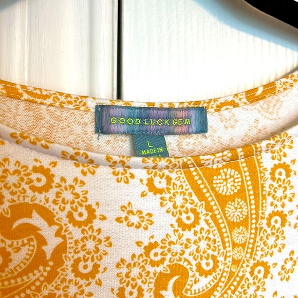 Yellow and White Paisley Top - Picture 2 of 3